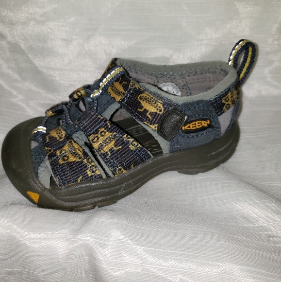 Keen sandals sz 5 - Picture 3 of 6